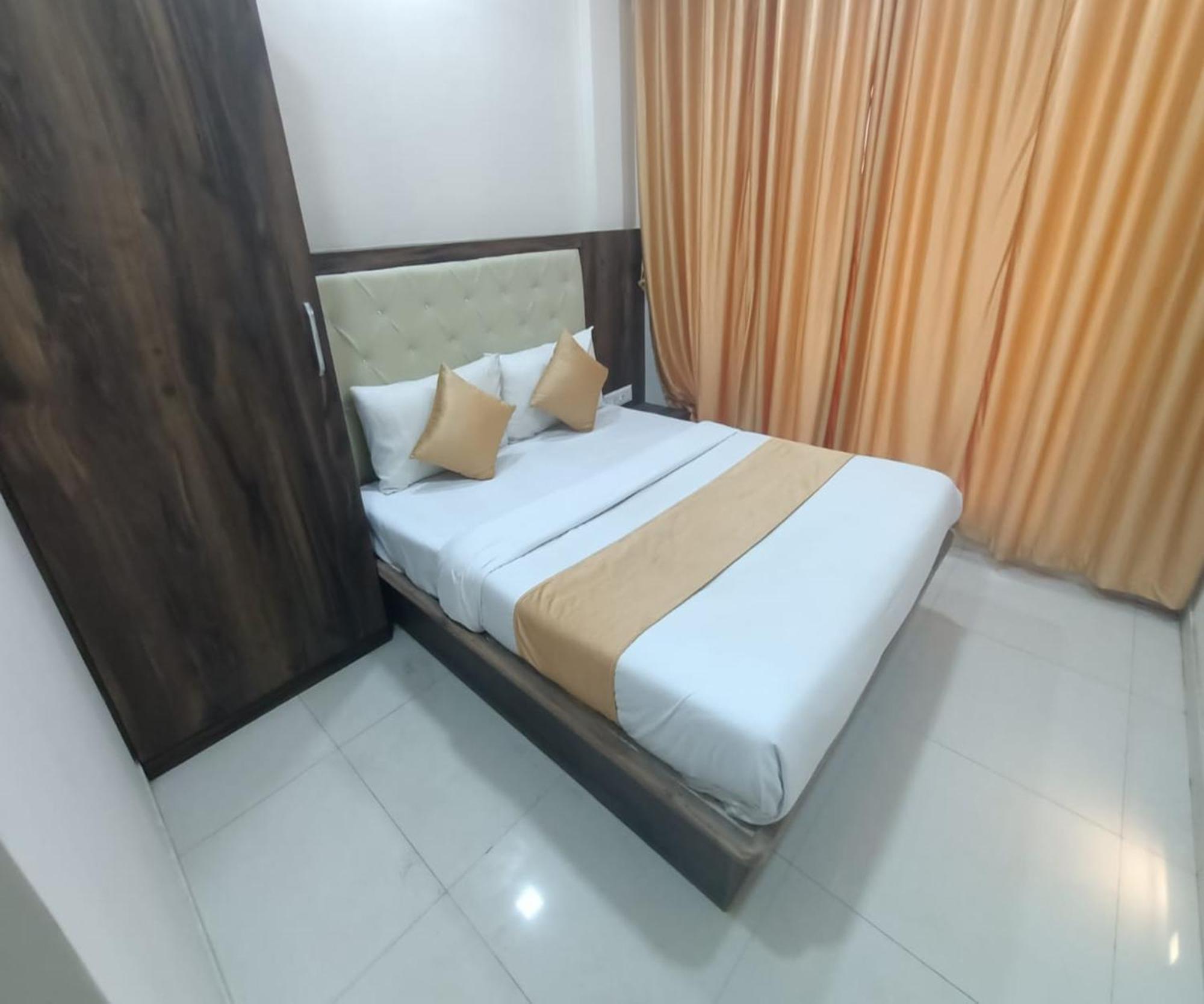 Hotel Om Sai Νάβι Μουμπάι Εξωτερικό φωτογραφία