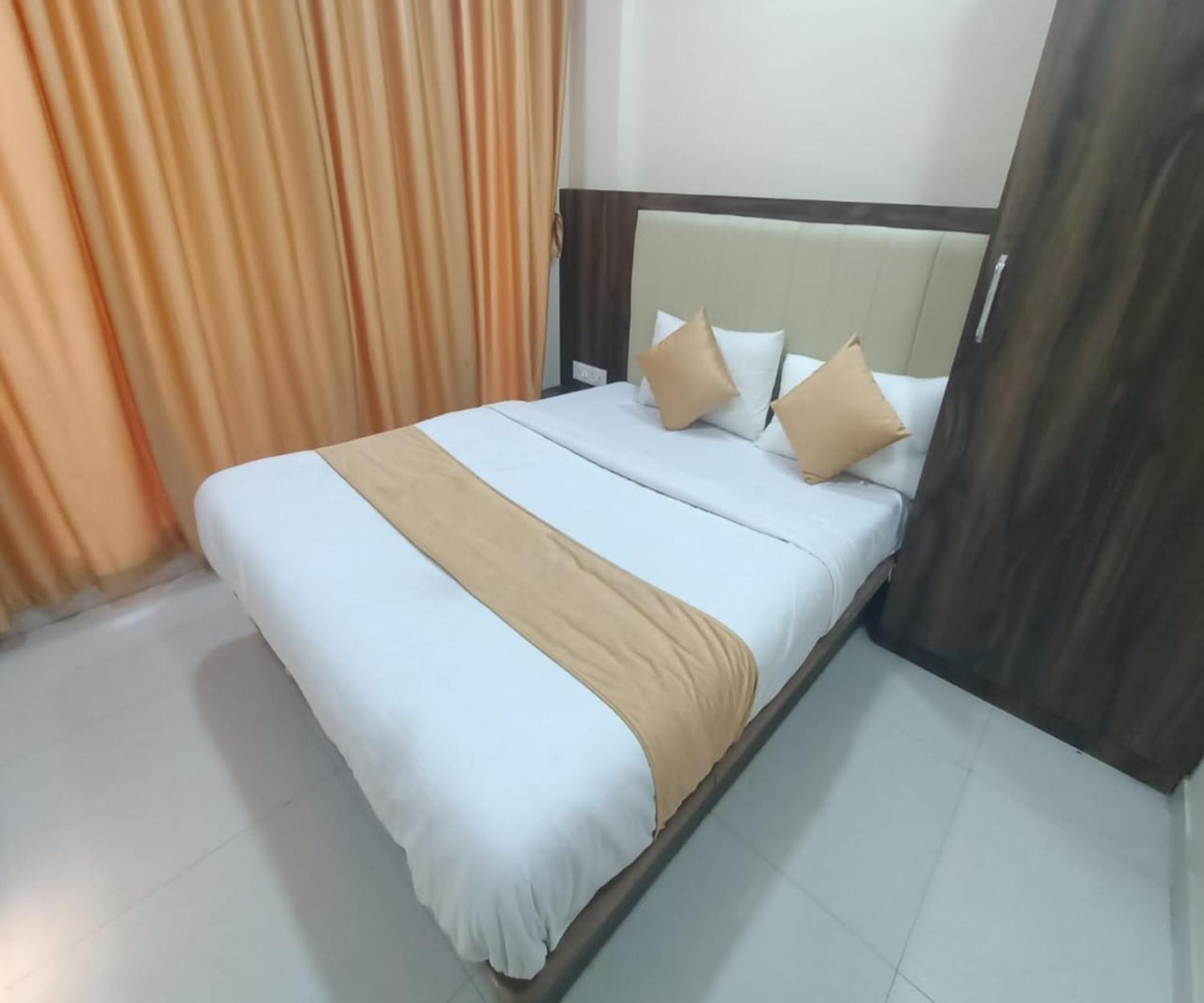 Hotel Om Sai Νάβι Μουμπάι Εξωτερικό φωτογραφία