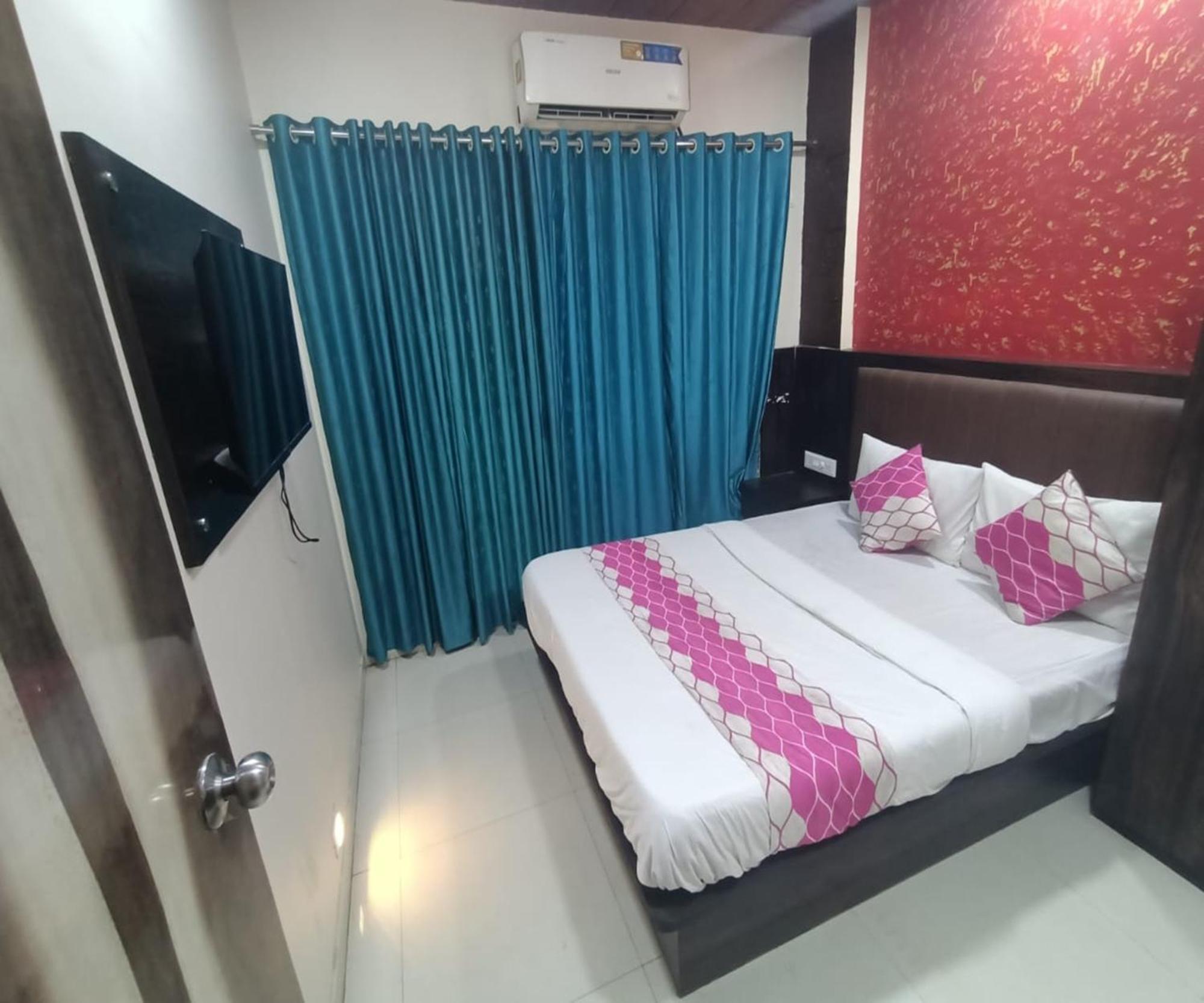 Hotel Om Sai Νάβι Μουμπάι Εξωτερικό φωτογραφία